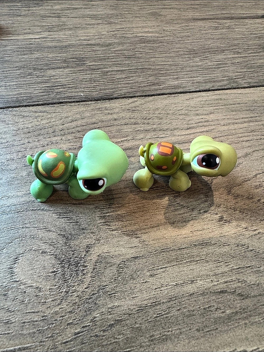 Turtle Figures Set of 2 Green & Yellow
